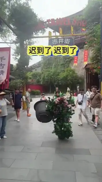 宋城花盆人“卡点上班”惊现LPL赛场?这些选手的“准时”哲学比操作还秀